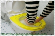 Thông bồn cầu bằng băng dính dễ dàng