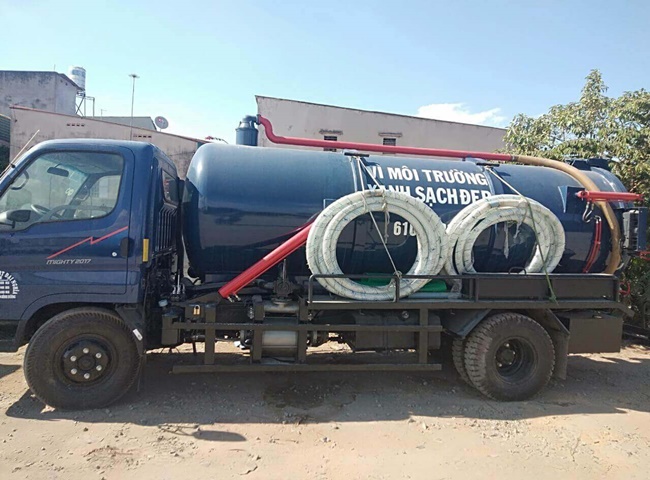 Giá cho thuê xe bồn vận chuyển bùn vi sinh quận 4 Thịnh Phát hợp lý