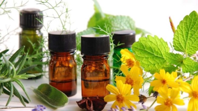 Sử dụng tinh dầu thi&ecirc;n nhi&ecirc;n